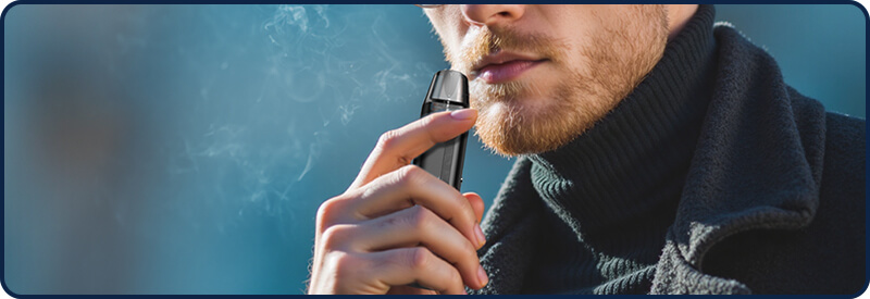 La cigarette &eacute;lectronique Flexus SE tenue en main